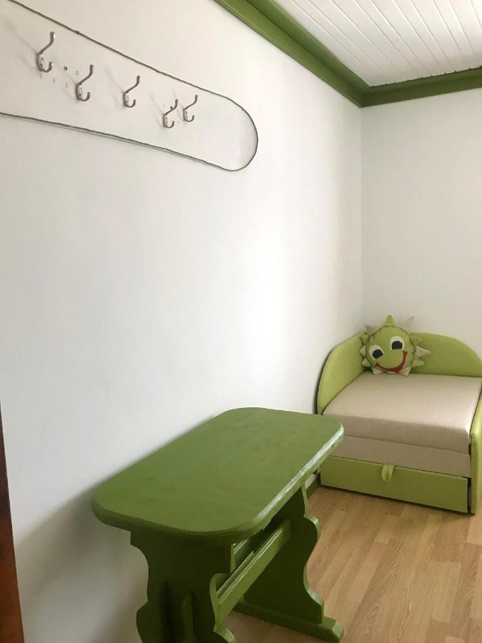 Двомісний номер зі спільною ванною кімнатою